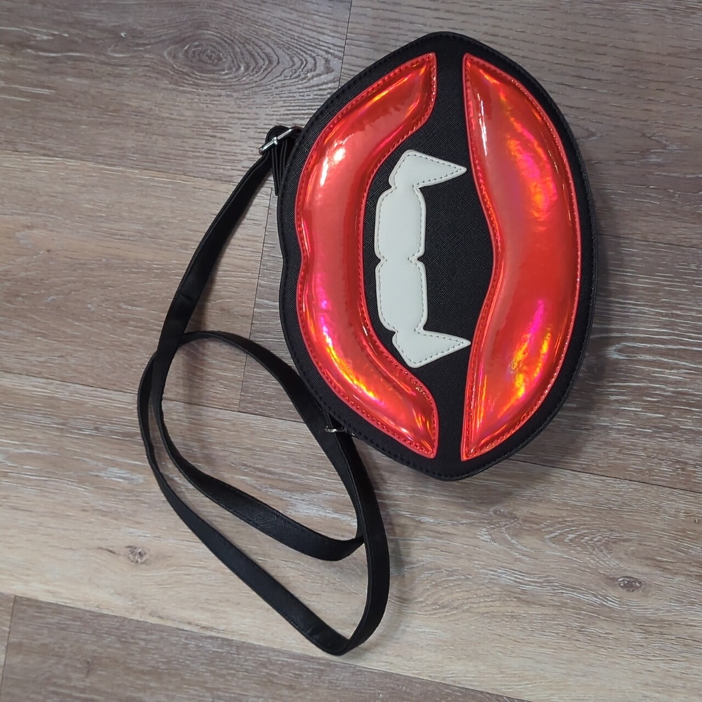 Vampire lips crossbody bag